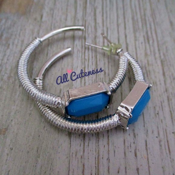 🎀 3 x $15: (NWOT) Hoop Earrings - Picture 4 of 5